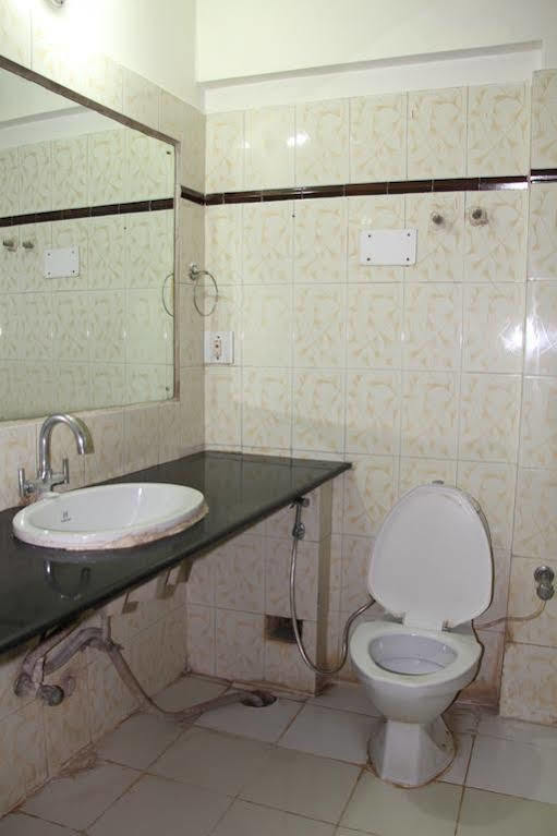 Hotel Vijay Shree Deluxe Patna  Exteriör bild
