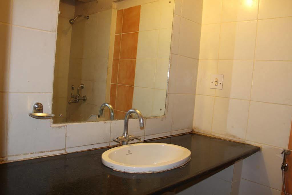 Hotel Vijay Shree Deluxe Patna  Exteriör bild